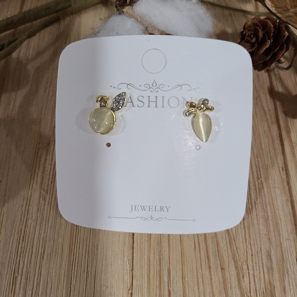 🐰🥕NEW🐰🥕ADORABLE!! BUNNY AND CARROT STUD CZ EARRINGS 🐰🥕 - Picture 5 of 13